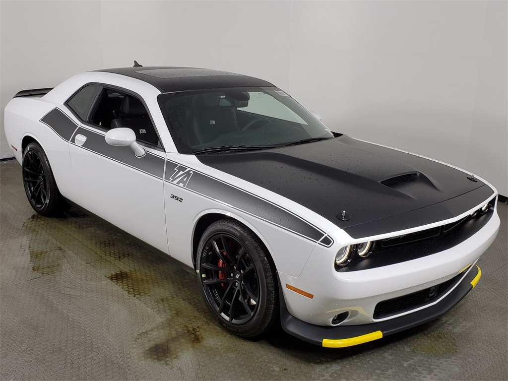 Dodge Challenger srt8 черный матовый